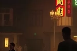 《凌晨四点的市场》画面，天未亮时刚摆开的蔬菜摊